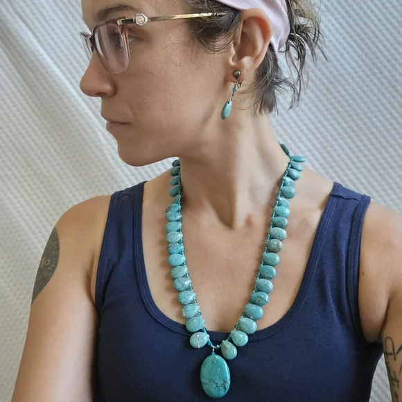 Southwest Style Turquoise Necklace, Bracelet and Earring set - Picture 14 of 14